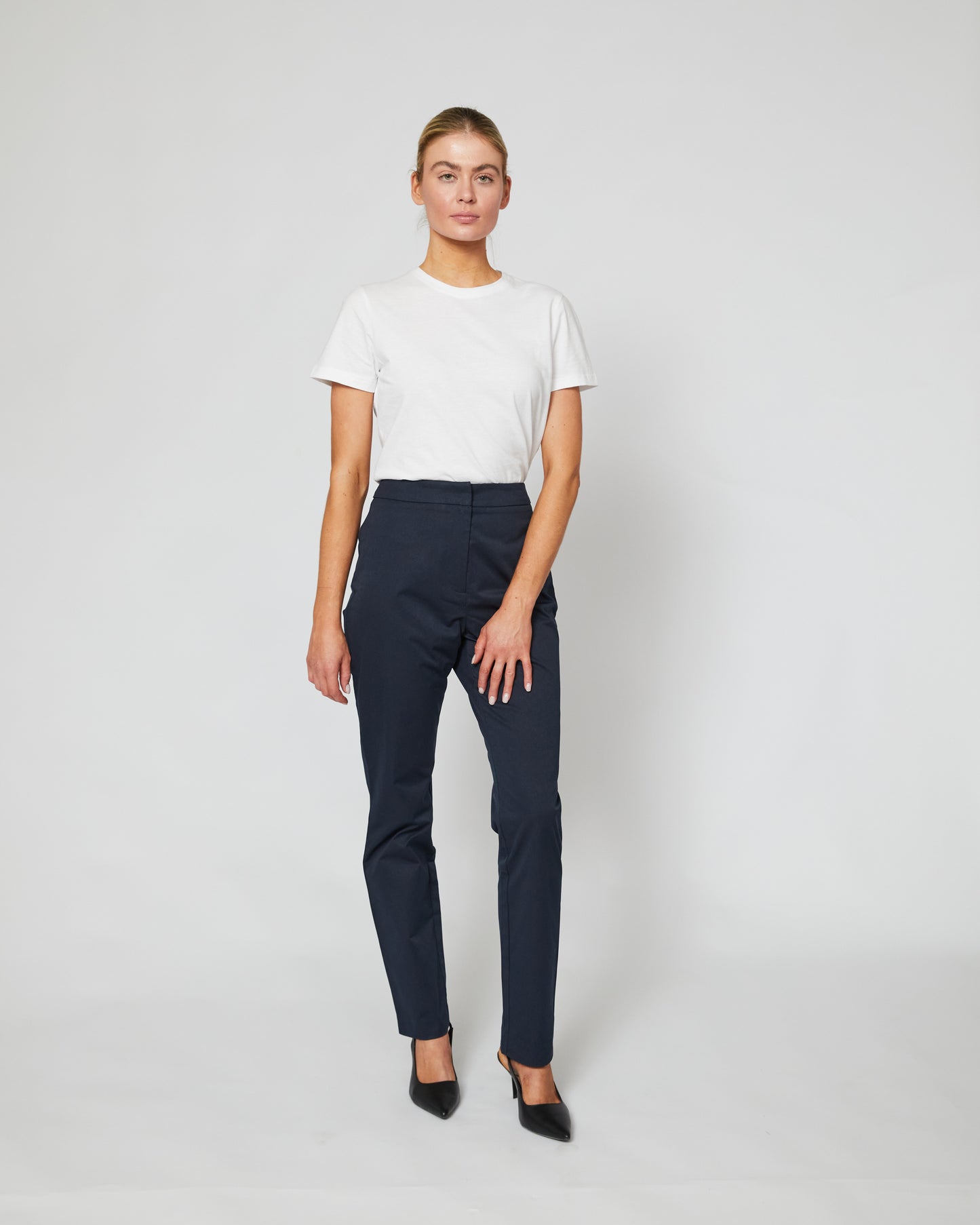 Womens Tapered Pant