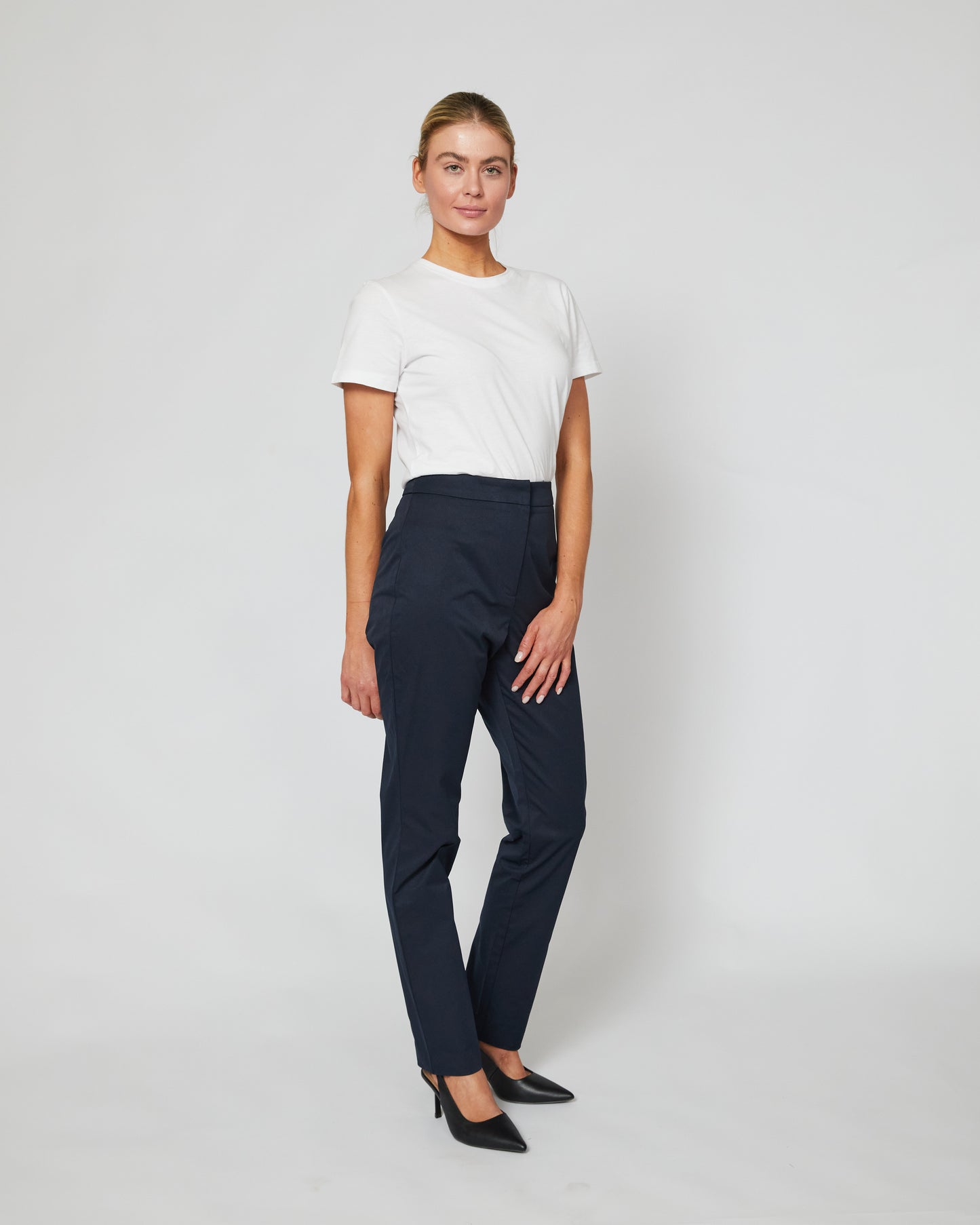 Womens Tapered Pant